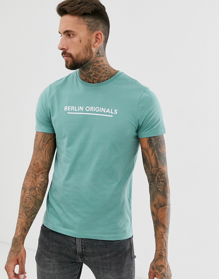ASOS DESIGN - T-shirt con scritta di città-Blu