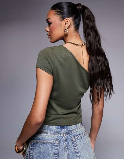 ASOS DESIGN - T-shirt con spalla scoperta kaki in tessuto cupro con bottoni, 4 di 4