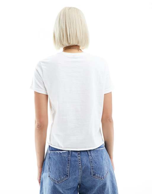 ASOS DESIGN - T-shirt corta e stretta bianca con grafica di cocktail all'anguria, 2 di 3