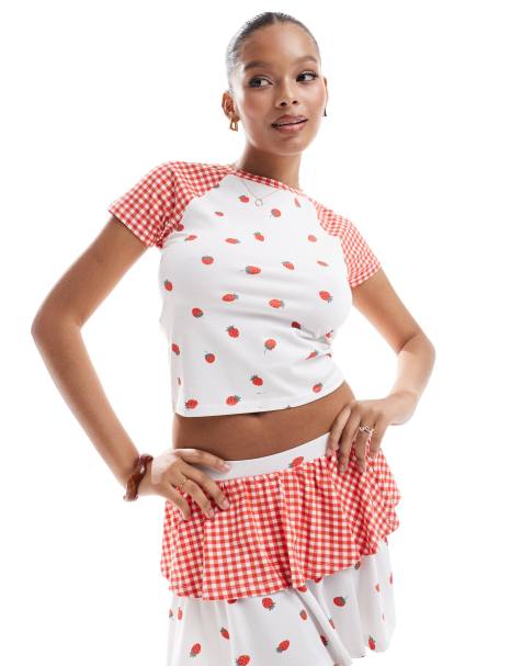 ASOS DESIGN - T-shirt corta e stretta con maniche raglan e stampa di fragole - view 1