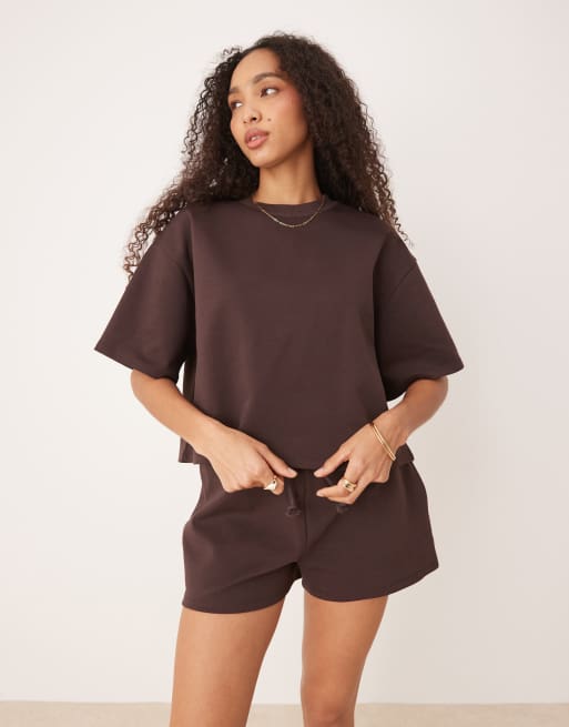 ASOS DESIGN - T-shirt corta in tessuto interlock color cioccolato in coordinato