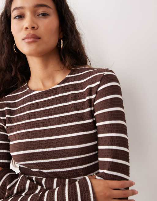 ASOS DESIGN - T-shirt côtelé effet rétréci à rayures et manches longues - Chocolat, 3 de 4