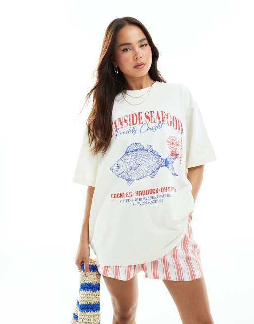 ASOS DESIGN - T-shirt coupe boyfriend à inscription Oceanside Seafood - Crème