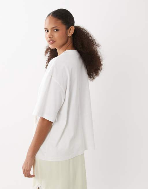 ASOS DESIGN - T-shirt coupe carrée avec fleur brodée au crochet - Crème, 4 de 4