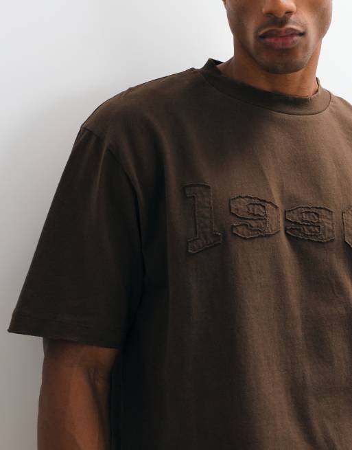 ASOS DESIGN t-shirt coupe carrée décontracté avec imprimé appliqué et bords bruts marron, 3 de 5