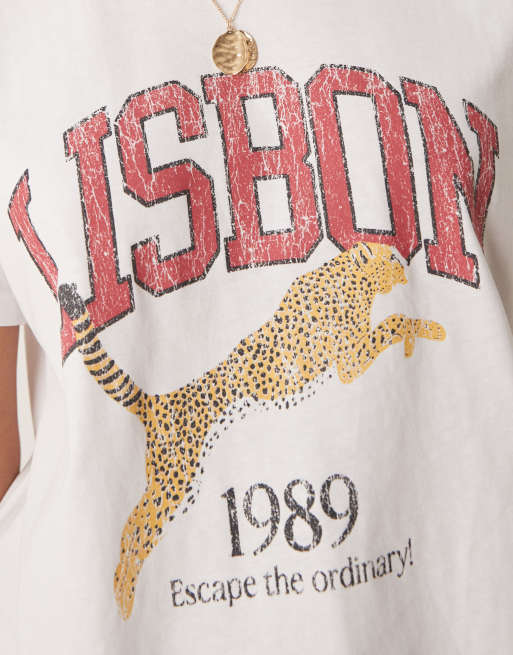 ASOS DESIGN - T-shirt coupe classique à imprimé Lisbon - Blanc