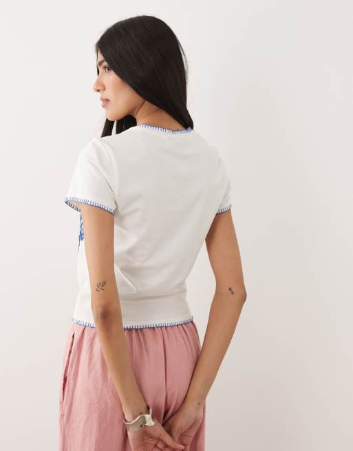 ASOS DESIGN - T-shirt court à points de feston avec broderie hippocampe - Blanc, 4 de 4