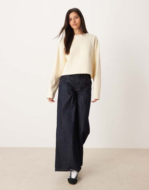 ASOS DESIGN - T-shirt court coupe carrée à manches longues en maille interlock - Crème, 2 de 4