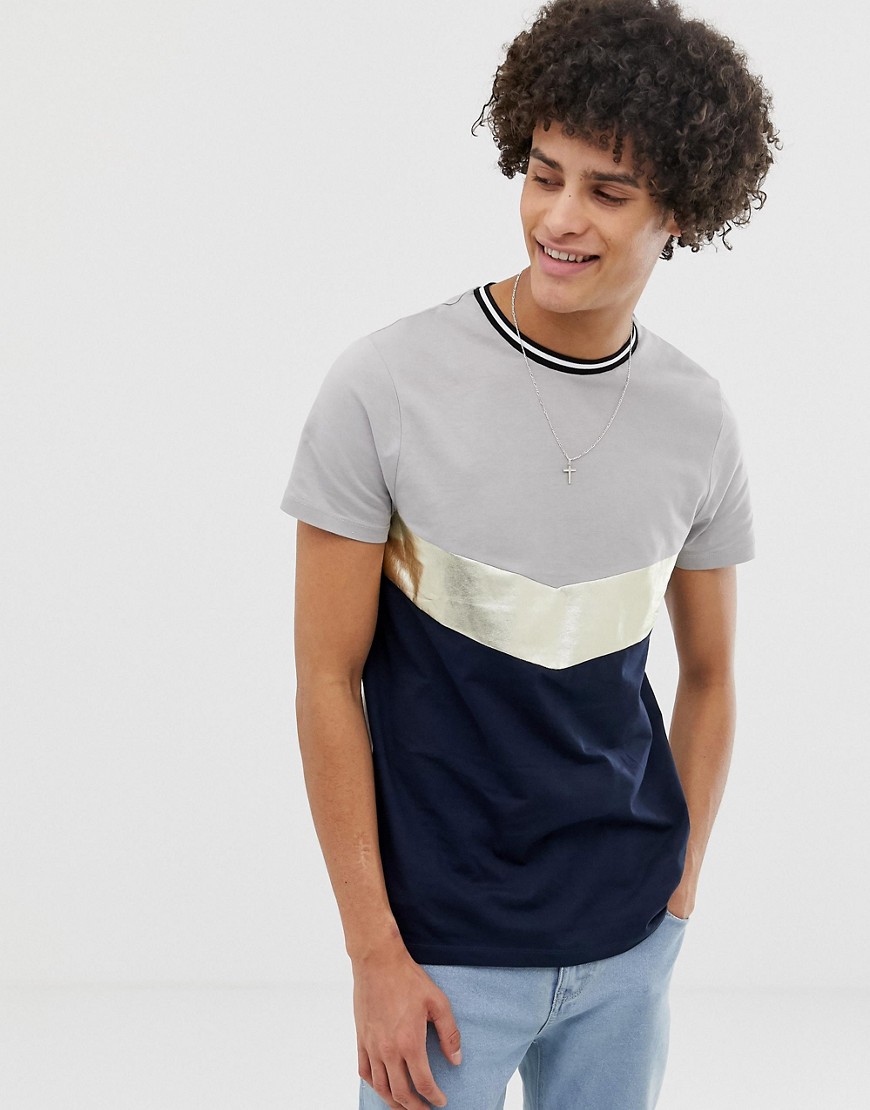 ASOS DESIGN - T-shirt cut and sew con motivo a spina di pesce metallizzato-Navy