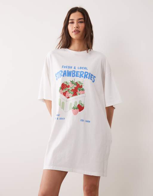 ASOS DESIGN - T-shirt da notte oversize color crema con fragole