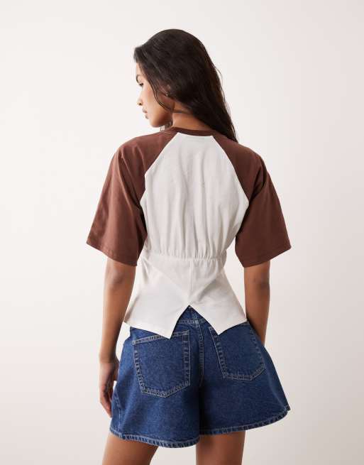 ASOS DESIGN - T-shirt de baseball cintré à la taille avec coutures style corset et manches marron - Blanc, 4 de 4