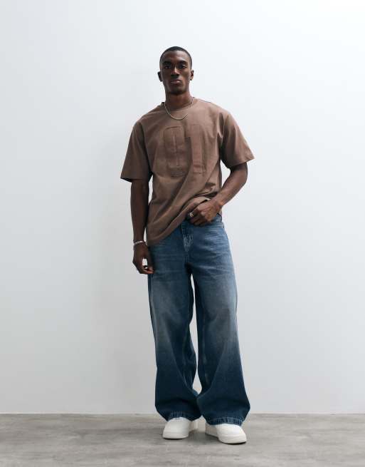 ASOS DESIGN - T-shirt décontracté avec appliqué 10 - Marron, 2 de 5