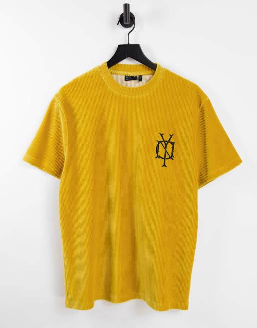 ASOS DESIGN - T-shirt décontracté en velours côtelé avec broderie sur la poitrine - Moutarde