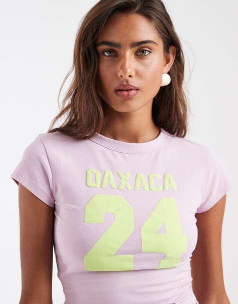 ASOS DESIGN - T-shirt effet rétréci à imprimé Oaxaca style universitaire - Lilas et citron vert - view 1
