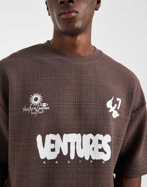 ASOS DESIGN - T-shirt épais oversize en tissu texturé à imprimé graphique style football - Marron - view 1