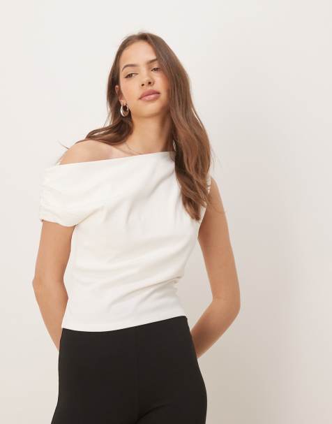 ASOS DESIGN - T-shirt froncé effet rétréci à épaule dénudée - Lait de coco - view 1
