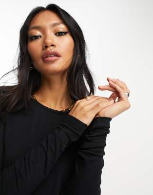 T-shirt girocollo a maniche lunghe in maglia sottile nera-Black - ASOS DESIGN T-shirt donna  - immagine1