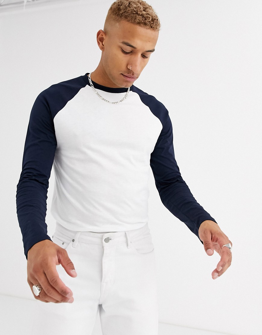 ASOS DESIGN- T-shirt girocollo a maniche lunghe raglan bianco e blu navy-Multicolore