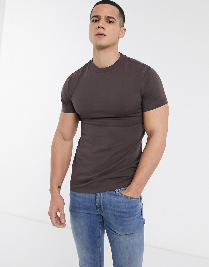 ASOS DESIGN - T-shirt girocollo attillata in cotone biologico marrone