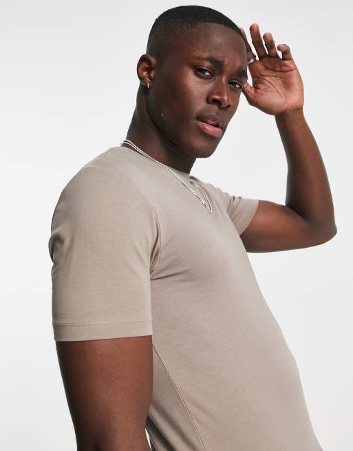 ASOS DESIGN - T-shirt girocollo attillata marrone chiaro, 3 di 4