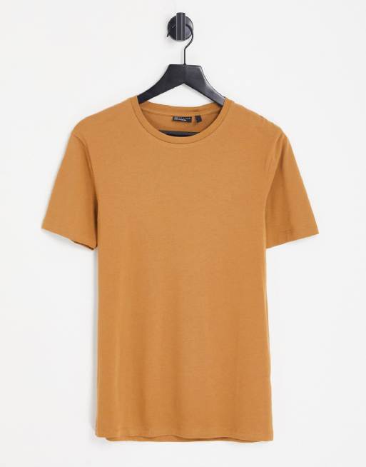 ASOS DESIGN - T-shirt girocollo attillata marrone