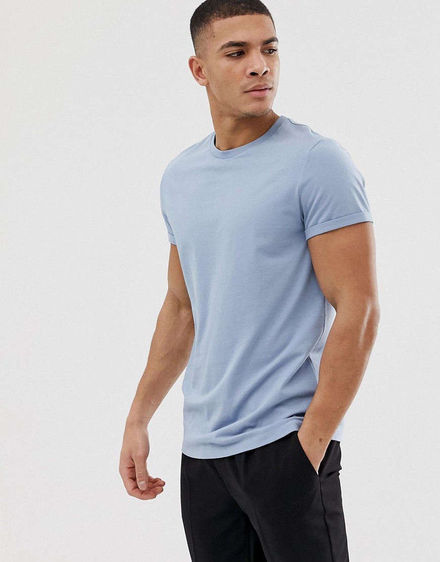 ASOS DESIGN - T-shirt girocollo con maniche con risvolto blu