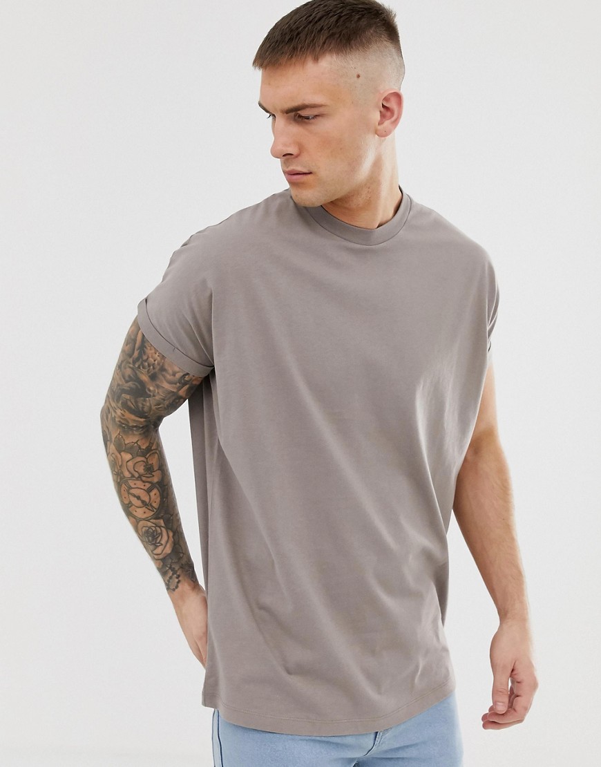 ASOS DESIGN - T-shirt girocollo lunga oversize beige con maniche con risvolto