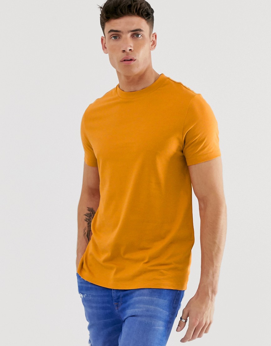 ASOS DESIGN - T-shirt girocollo marrone in tessuto biologico