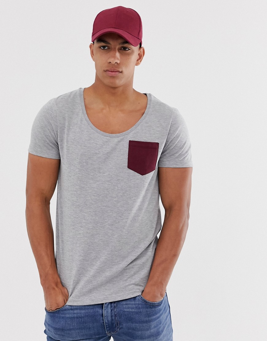 ASOS DESIGN - T-shirt grigio mélange con profondo scollo rotondo e tasca a contrasto