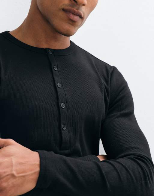 ASOS DESIGN t-shirt henley moulant à manches longues en maille côtelée noire, 2 de 5