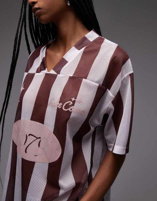ASOS DESIGN - T-shirt i airtex med fodbold-design og bordeauxrøde striber, 3 af 4