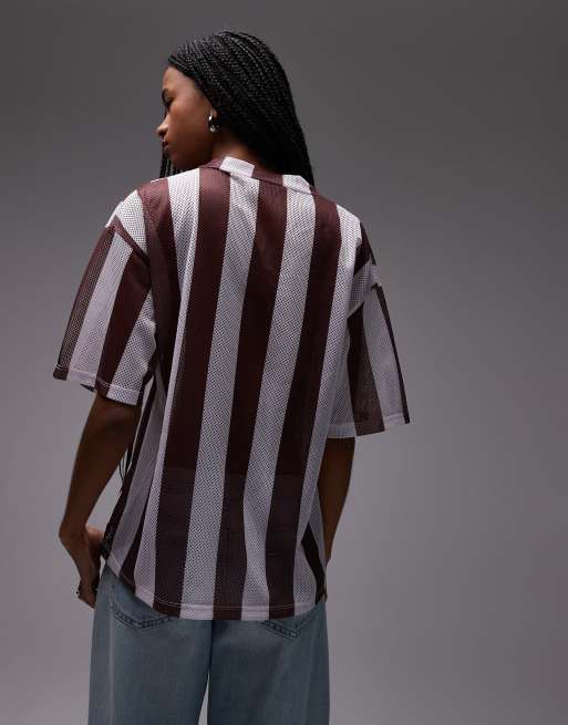 ASOS DESIGN - T-shirt i airtex med fodbold-design og bordeauxrøde striber, 4 af 4