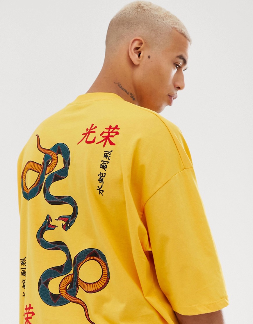 ASOS DESIGN – T-shirt i oversize-modell med ormskinnsmönster baktill-Orange