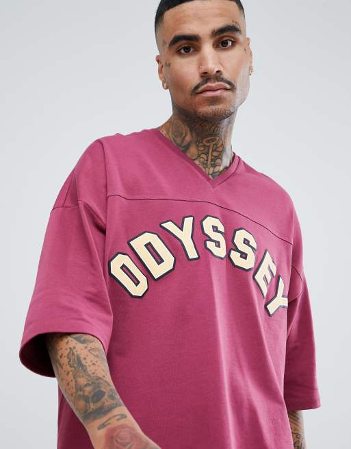 ASOS DESIGN – T-shirt i oversize-modell med v-ringning, odyssey-mönster och halvlång ärm