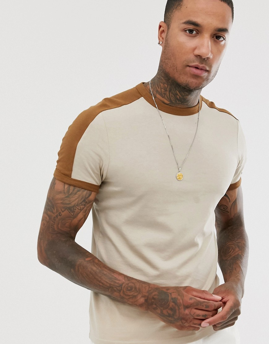 ASOS DESIGN - T-shirt in cotone organico beige con pannello a contrasto sulle spalle