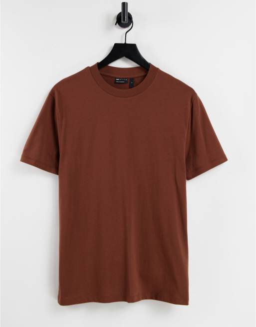 ASOS DESIGN – T-Shirt in Dunkelbraun mit Rundhalsausschnitt - BROWN