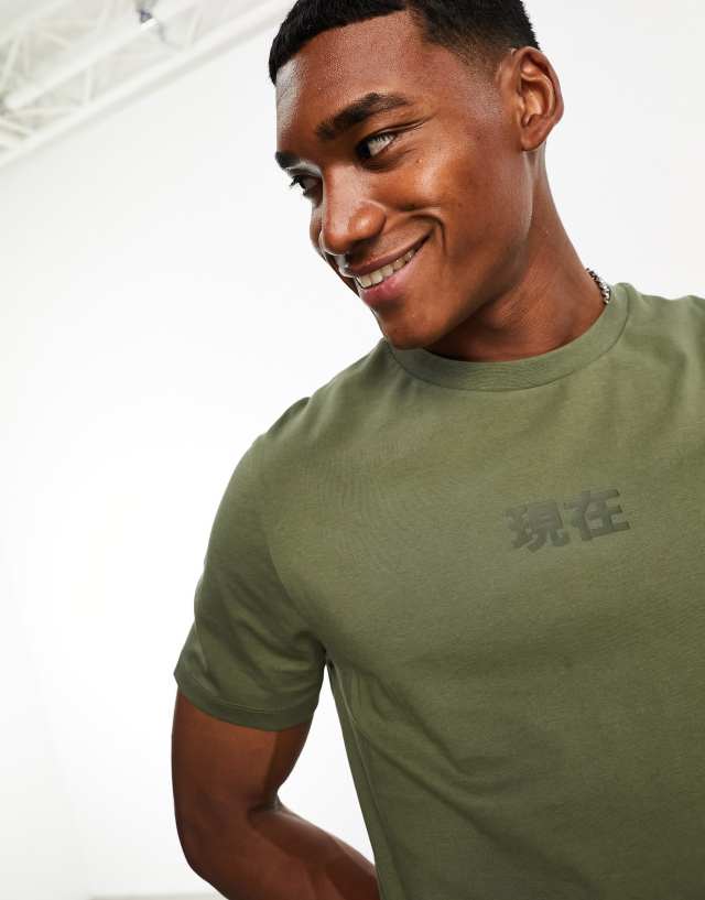 ASOS DESIGN - t-shirt in khaki with chest text print