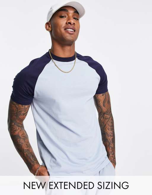 ASOS DESIGN - T-shirt in lichtblauw met contrasterende raglanmouwen in marineblauw
