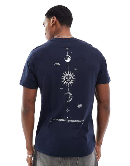 ASOS DESIGN – T-Shirt in Marineblau mit Himmelskörper-Print entlang der Wirbelsäule