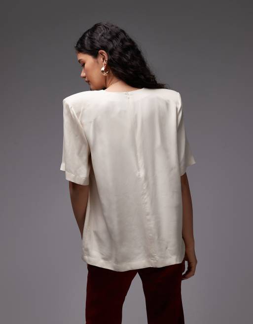 ASOS DESIGN - T-shirt in raso color écru con spalle imbottite, 3 di 4