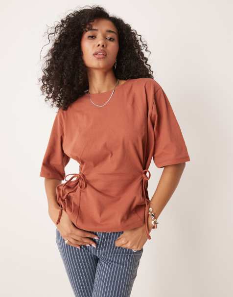 ASOS DESIGN – T-Shirt in Rostrot mit geraffter Taille mit Schnürung - view 1