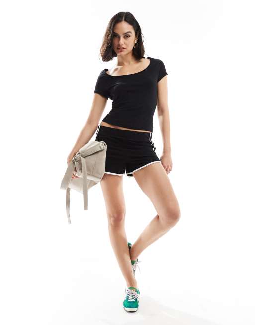 ASOS DESIGN – T-Shirt in Schwarz mit Kappenärmeln und U-Ausschnitt, 2 von 4