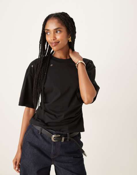 ASOS DESIGN – T-Shirt in Schwarz mit Korsetttaille und ringförmigen Nieten - view 1