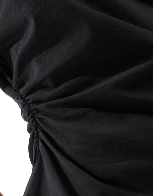 ASOS DESIGN – T-Shirt in Schwarz mit Schulterpolstern und geraffter Taille, 3 von 4