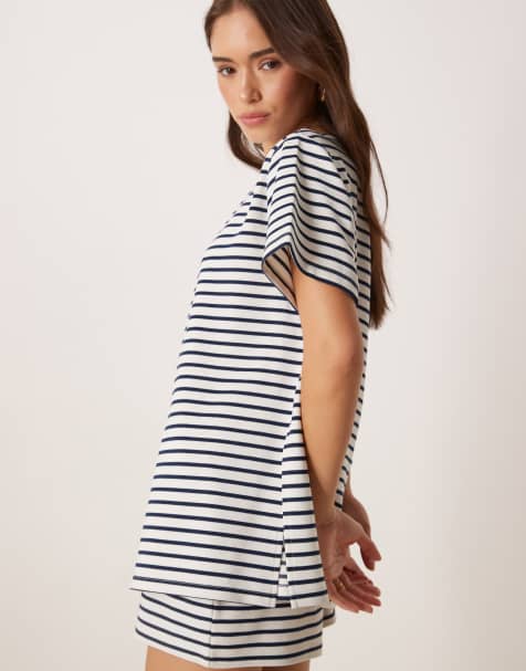 ASOS DESIGN - T-shirt in tessuto interlock a righe bianche e blu navy con spalle scoperte in coordinato - view 1