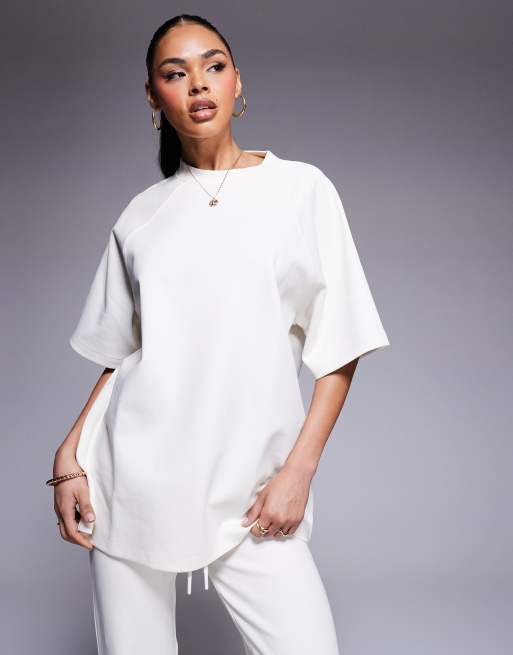 ASOS DESIGN - T-shirt in tessuto interlock color latte di cocco con maniche raglan in coordinato