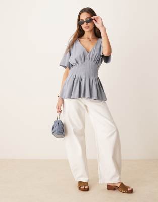 ASOS DESIGN - T-Shirt in verwaschenem Grau mit Korsett-Taille und Faltendetail-Blau