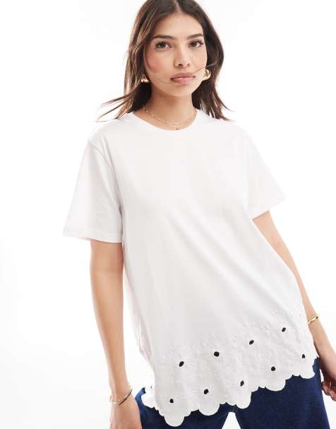 ASOS DESIGN – T-Shirt in Weiß mit besticktem Saum - view 1