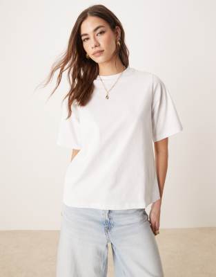 ASOS DESIGN - T-Shirt in Weiß mit geraffter Rückseite