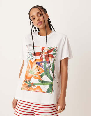 ASOS DESIGN - T-Shirt in Weiß mit normalem Schnitt und Blumen-Stempel-Grafikprint